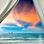 Beachfront Escape - Cozy Studio