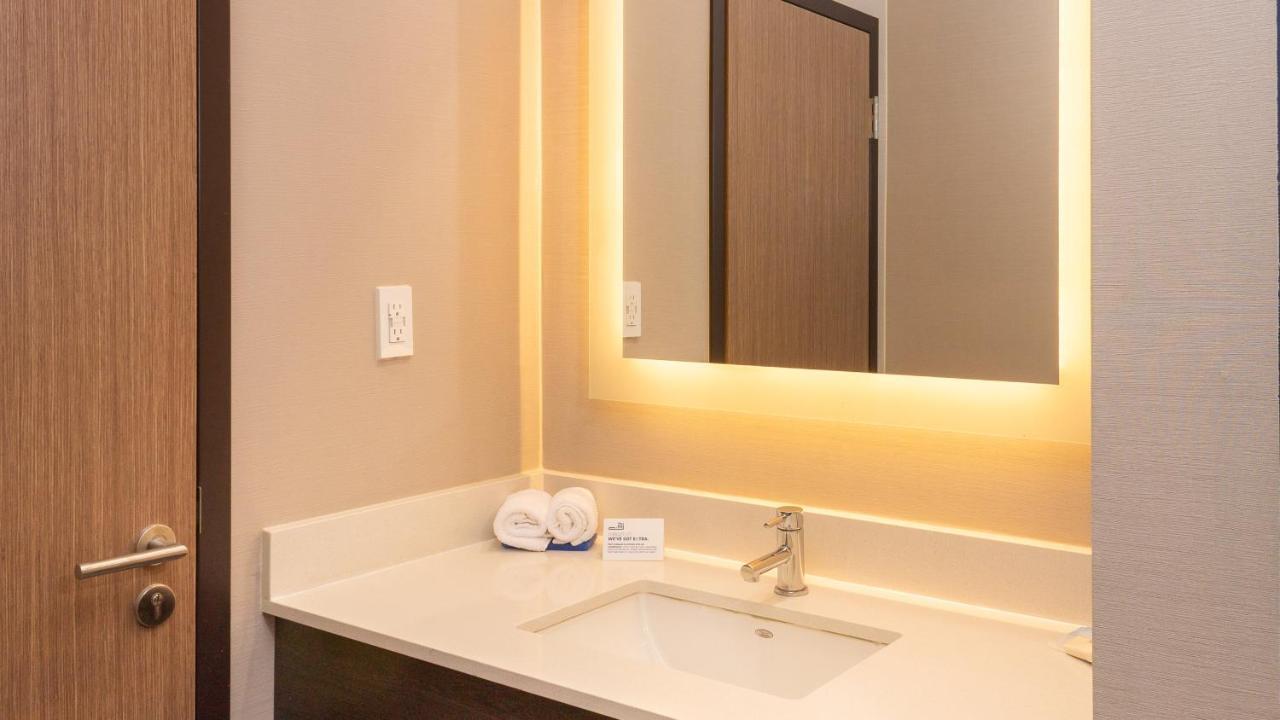 Hotel Express & - Otay By Ihg