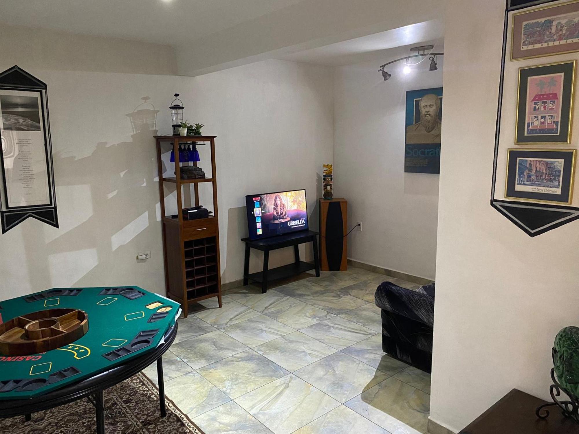 Casa de férias Spacious Rooftop House W/ King Bed *