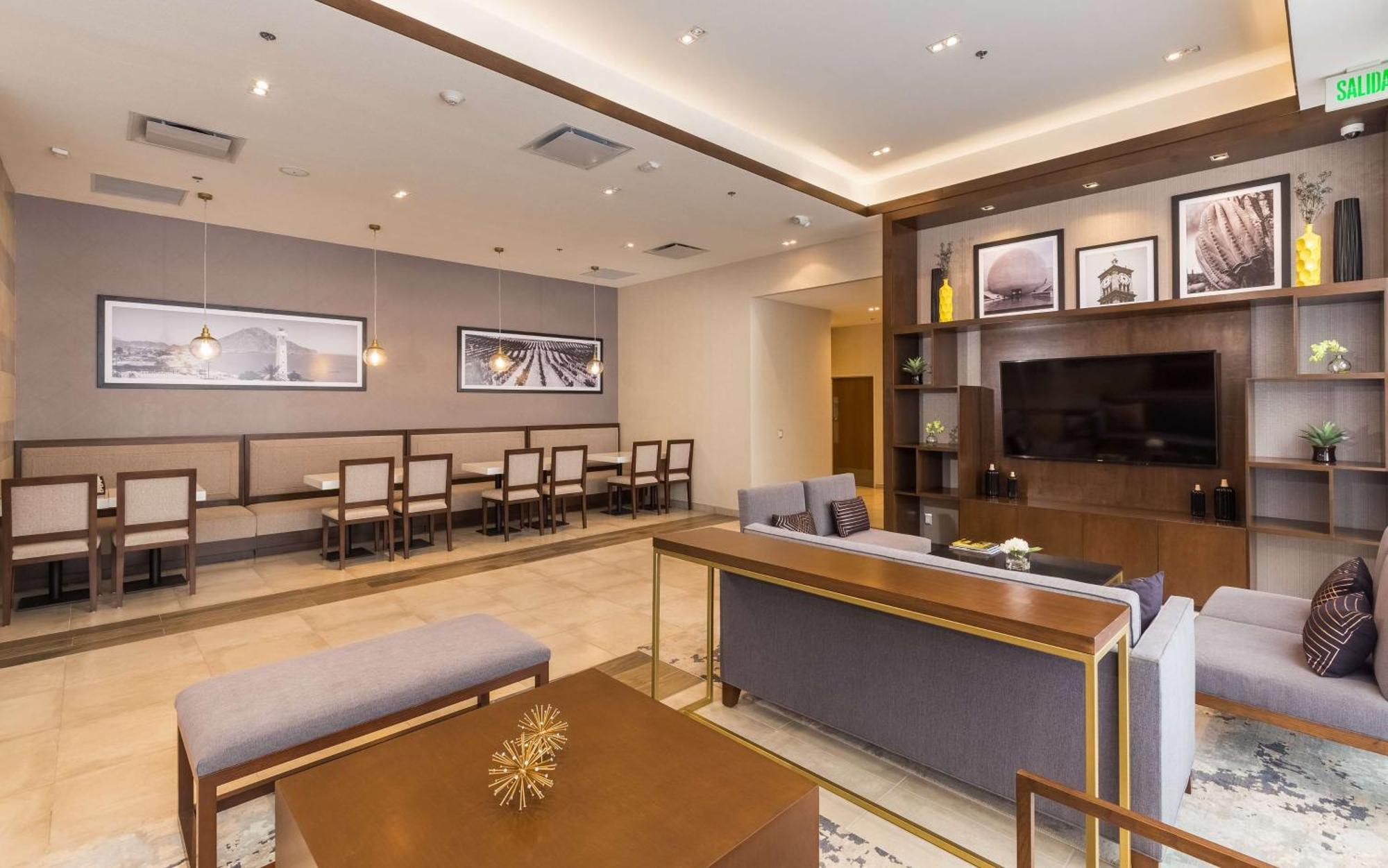 Hotel Hampton By Hilton 3*
