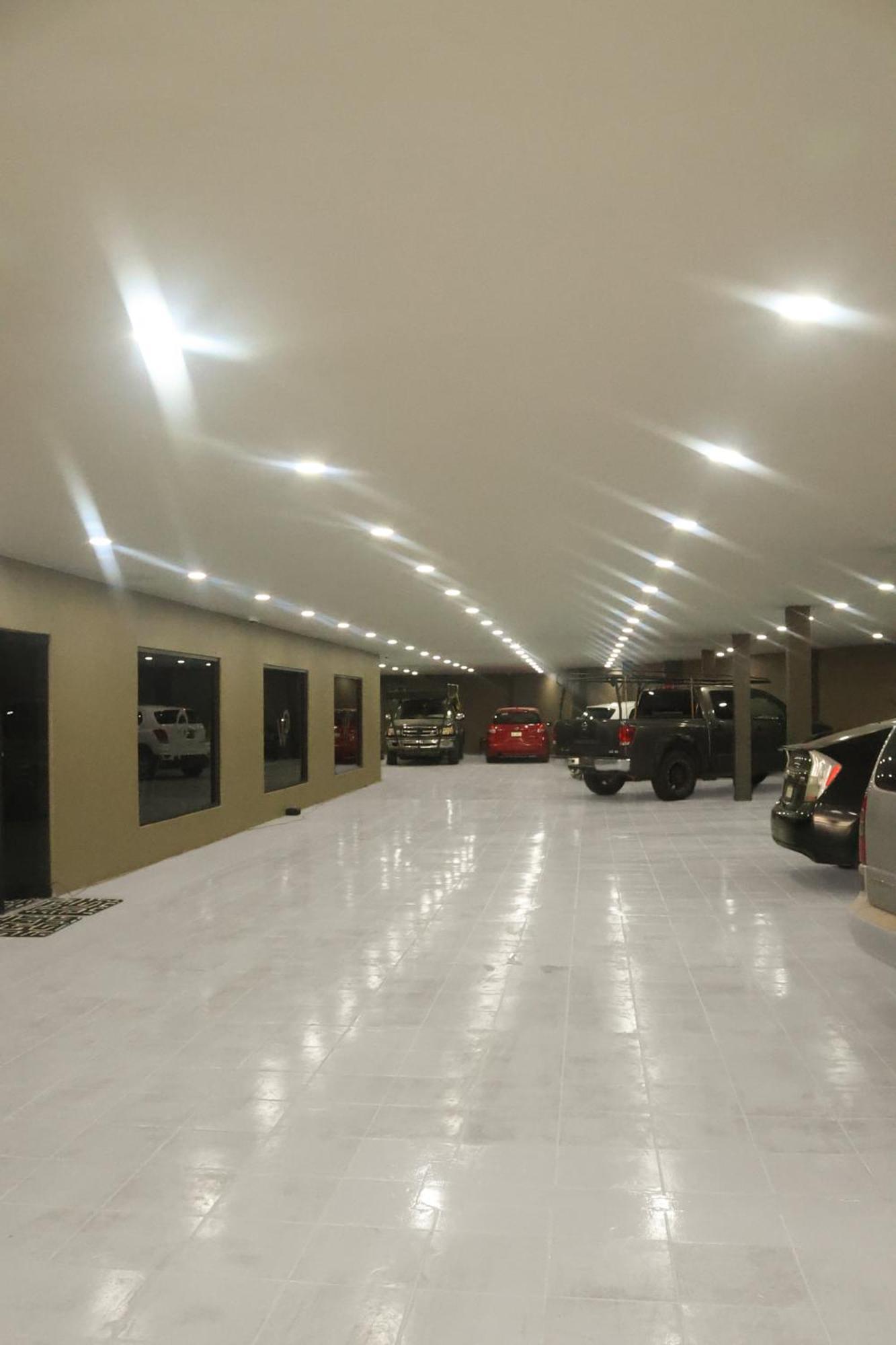 West Plaza 4*