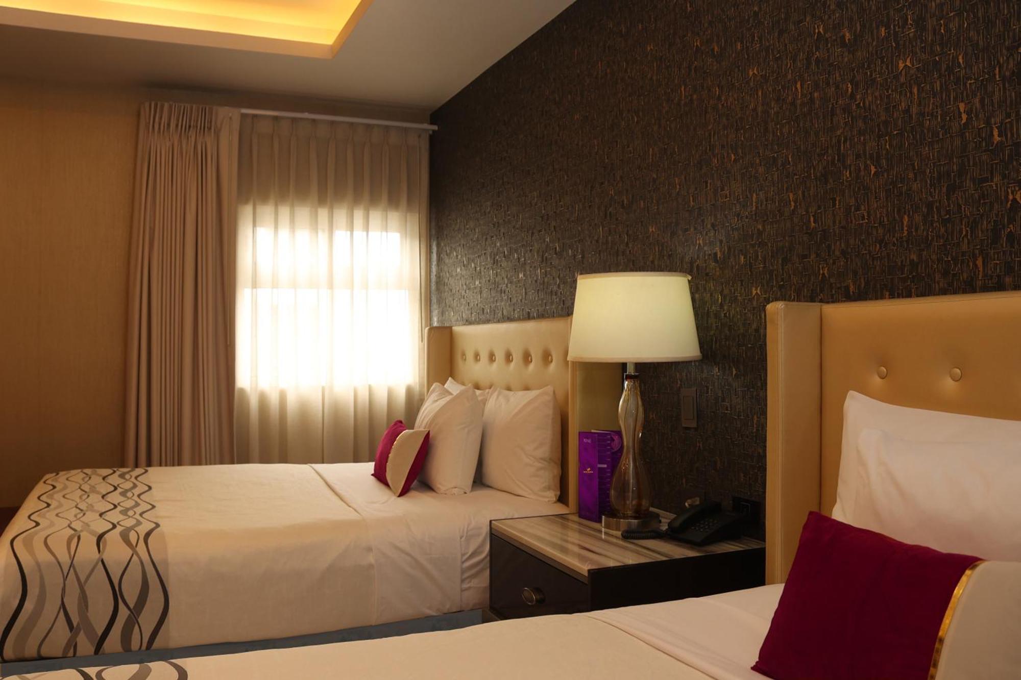 West Plaza Hotel 4*