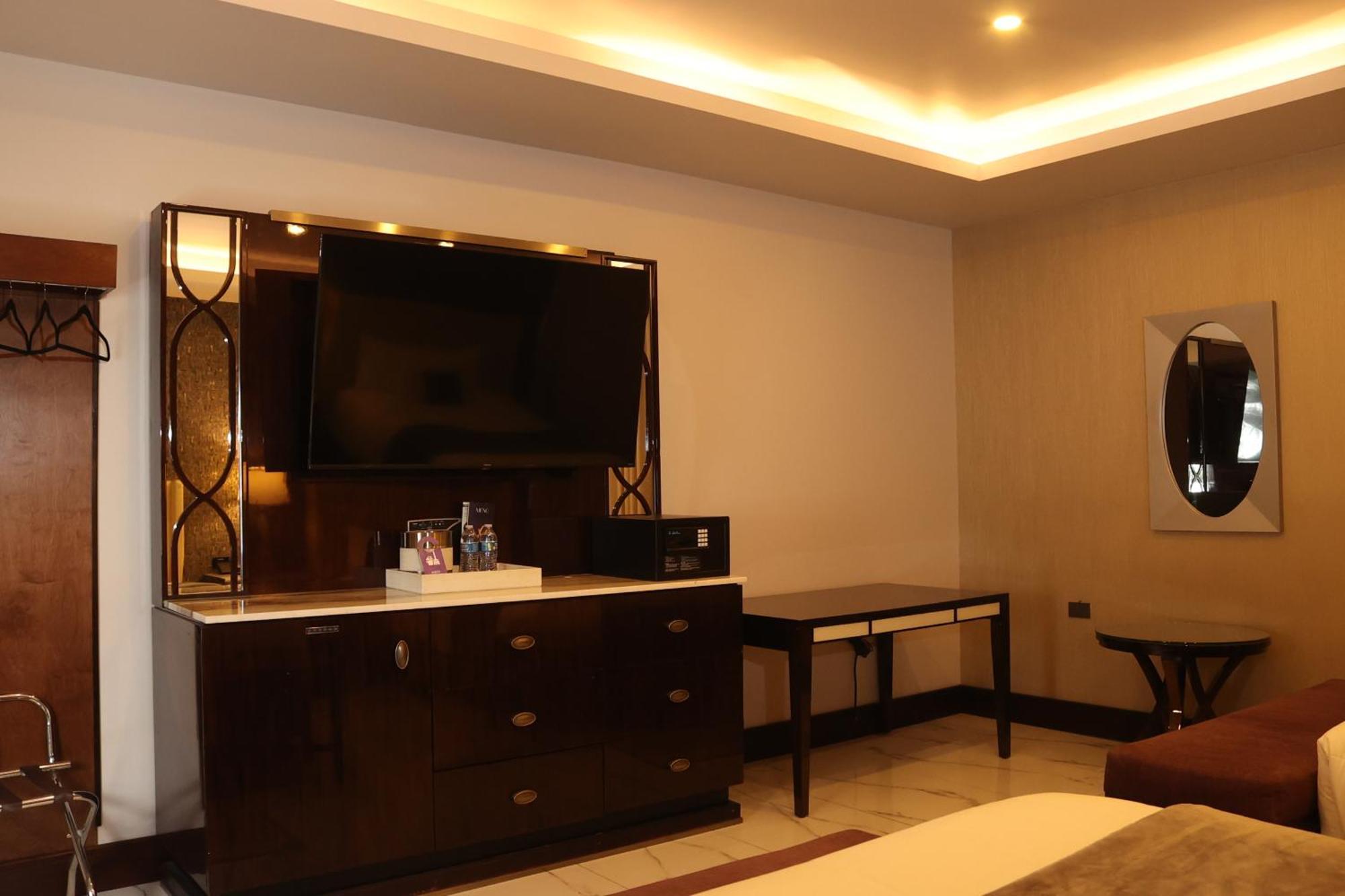 Hotel West Plaza