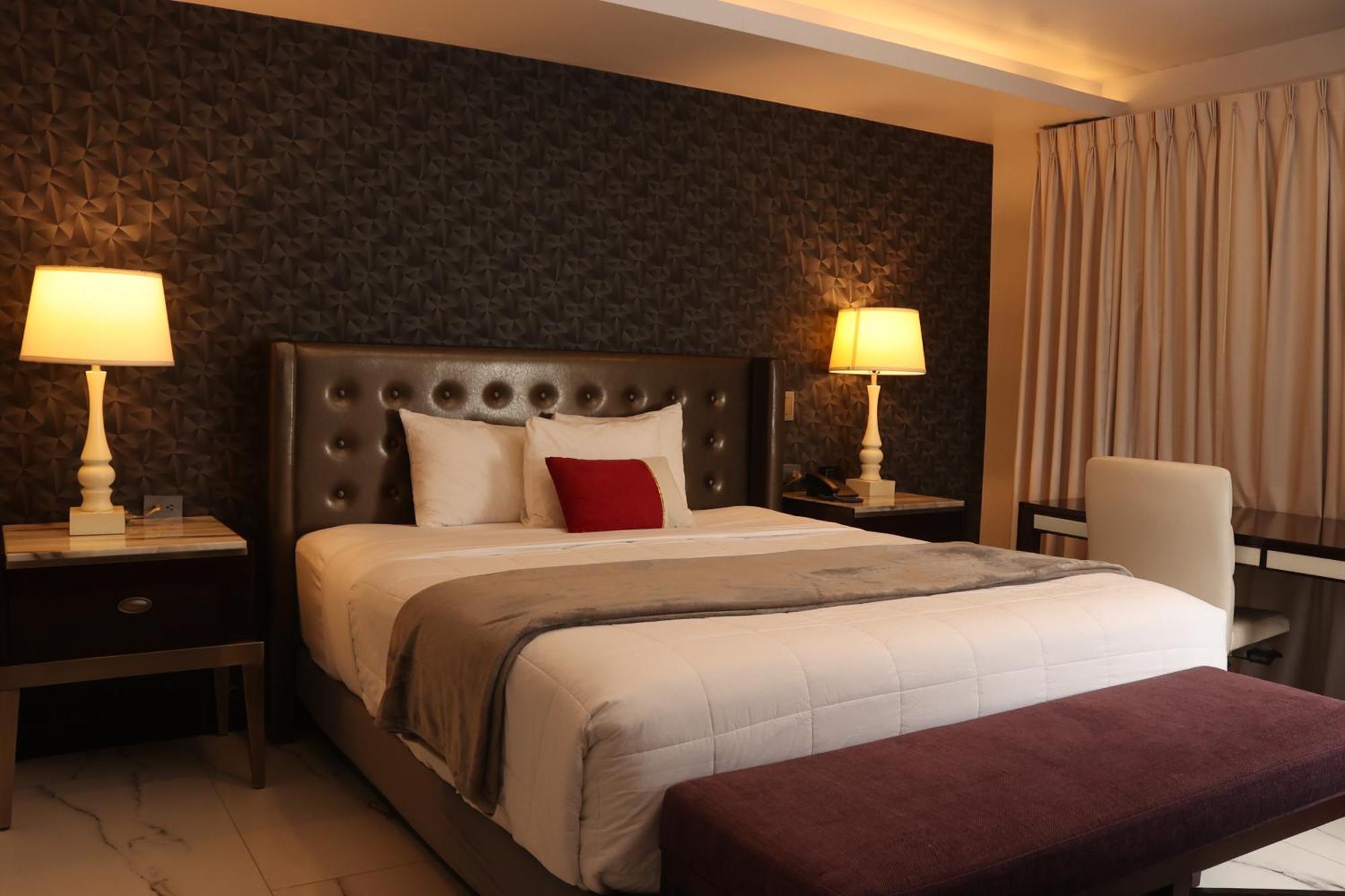 West Plaza Hotel 4*
