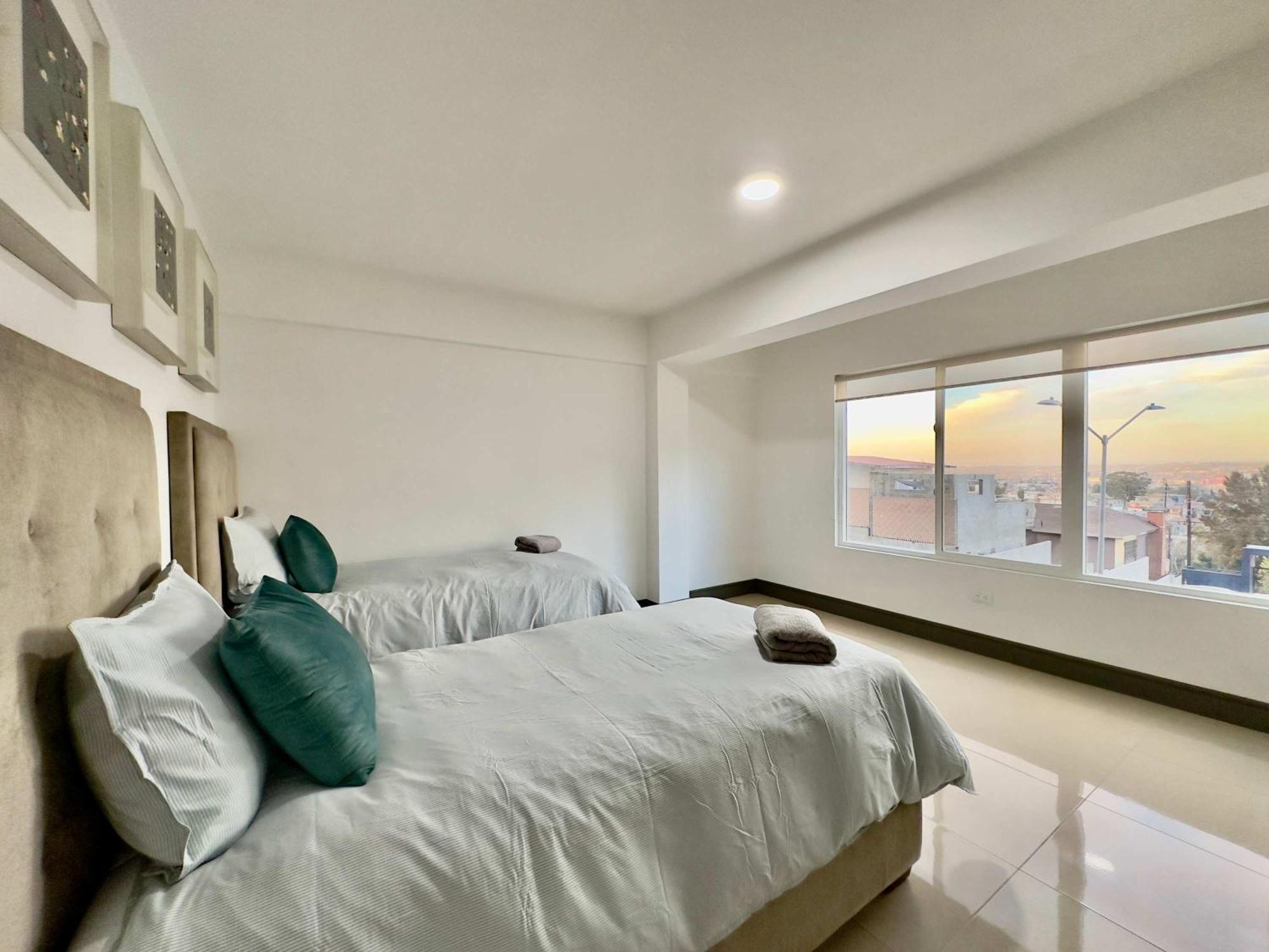 Apartment 2 Story Tj 3bdr 3br *