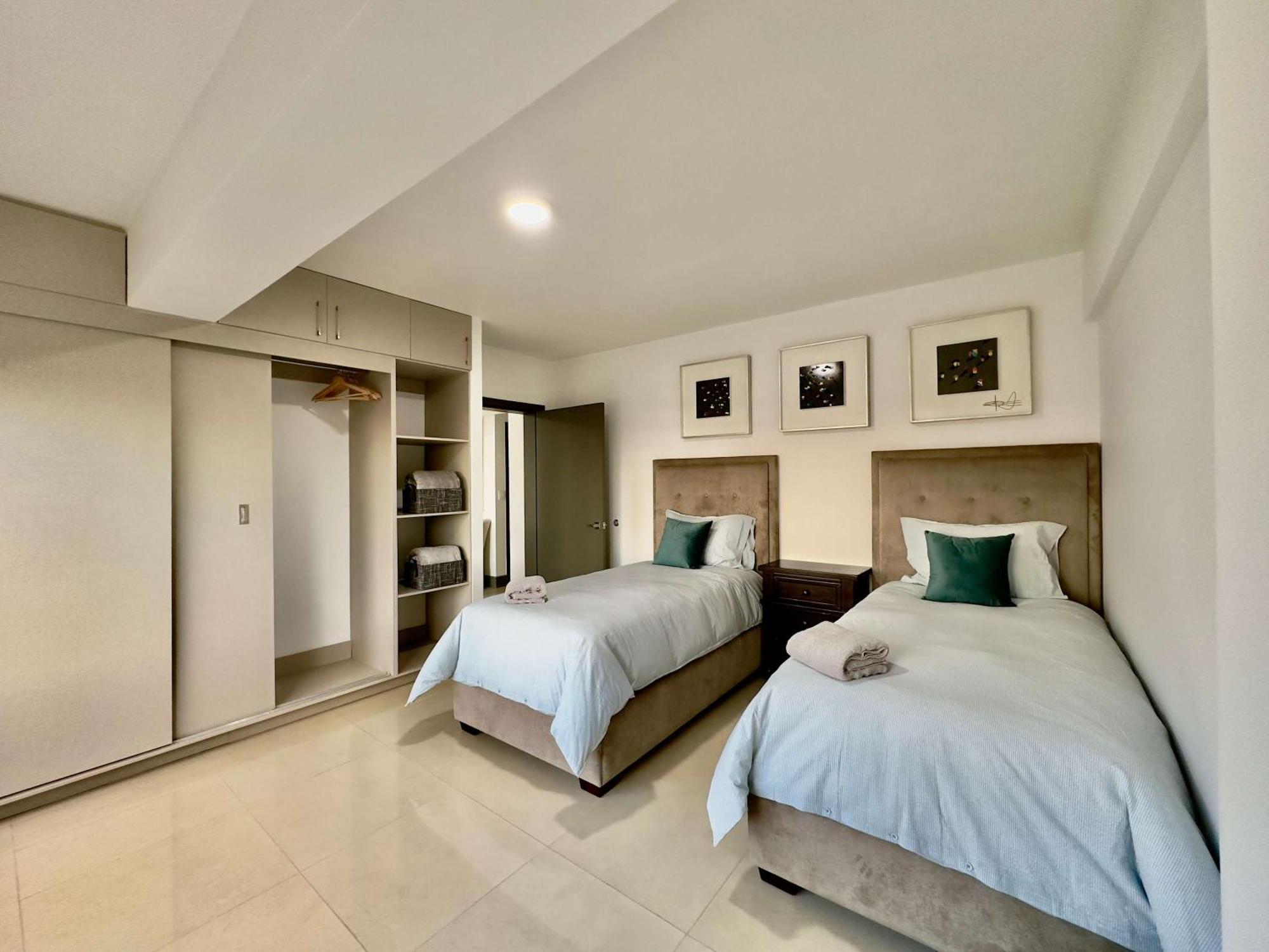 2 Story Tj 3bdr 3br *