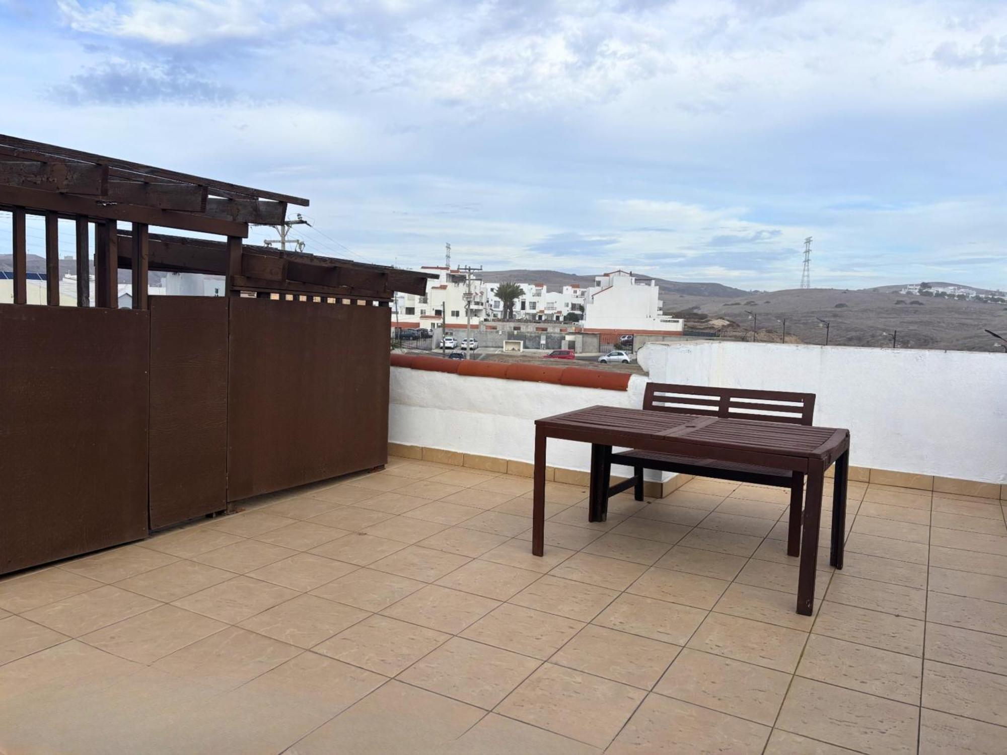 Spacious Rooftop House W/ King Bed Casa de férias