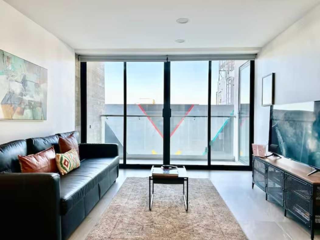 Dowtown 1 Bedroom In Av Revolucion *