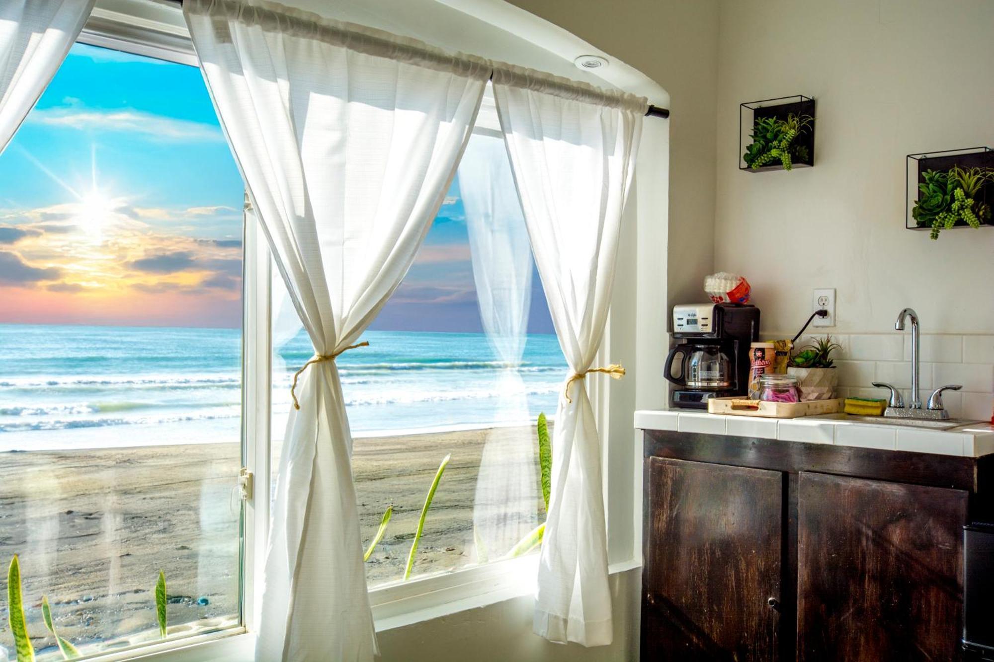 Beachfront Escape - Cozy