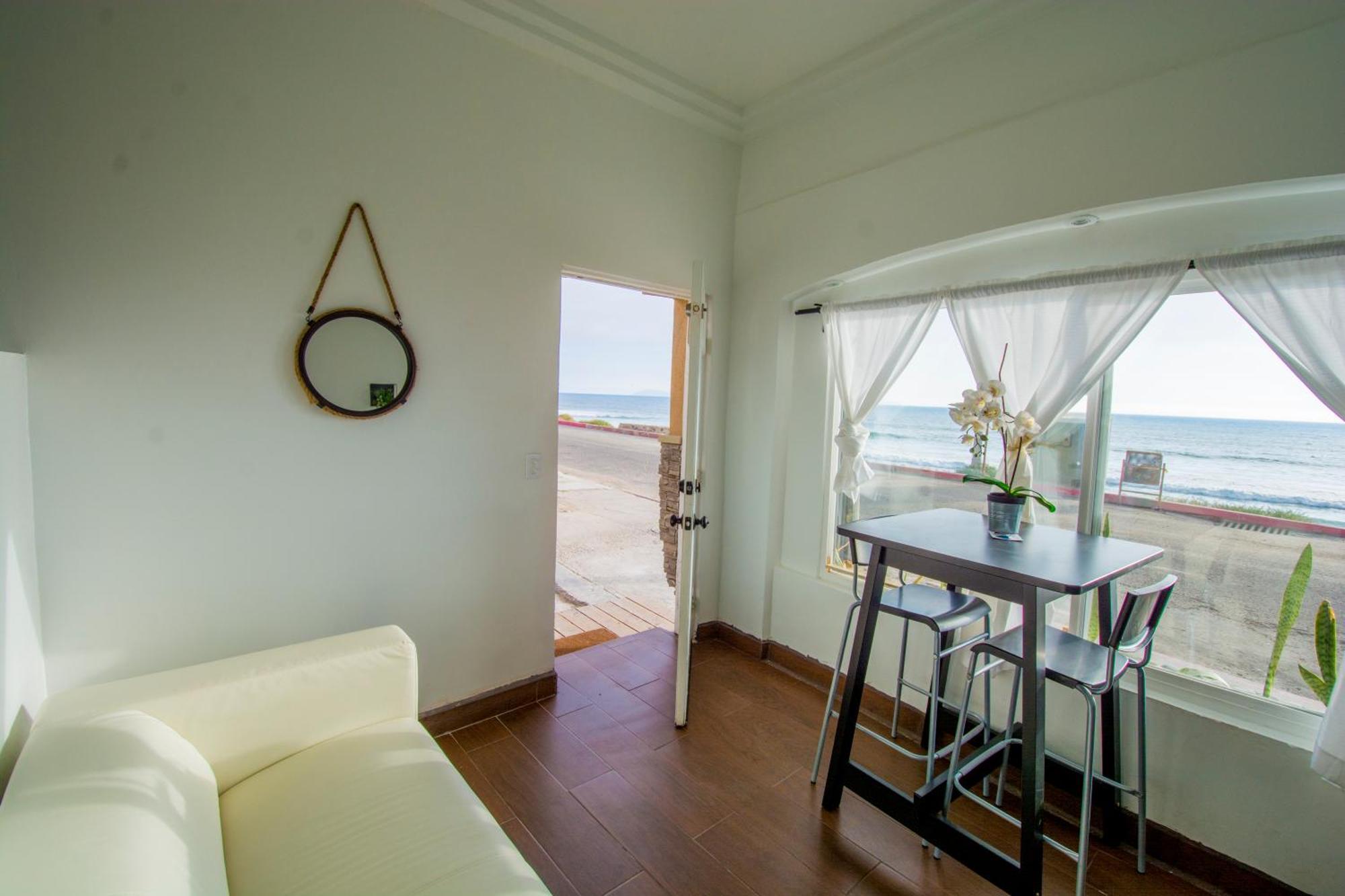 Beachfront Escape - Cozy Apartment