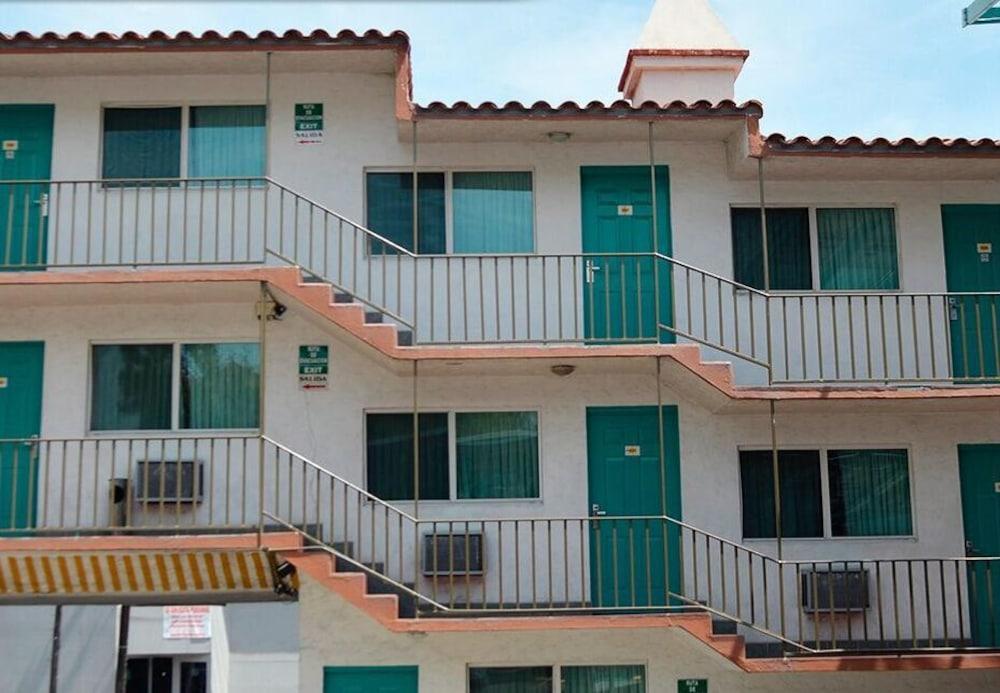Hotel R De 3*