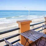 True Beachfront Cozy - 1 Bedroom Apt