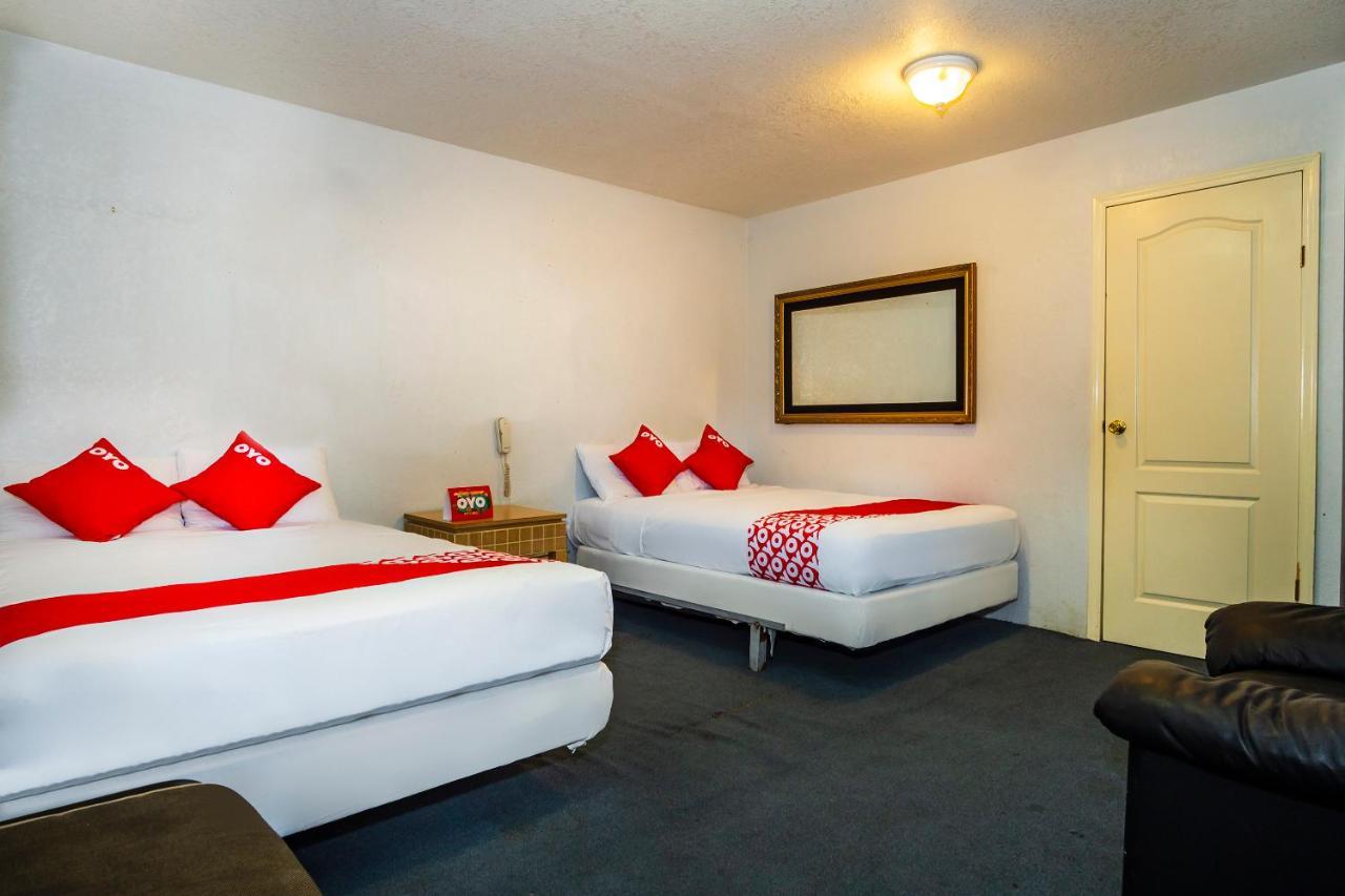 Oyo Carrusel Economy hotel Tijuana