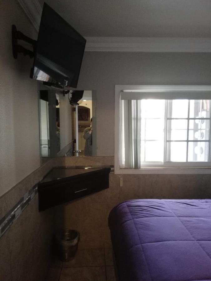 Aparthotel Leon Rojo