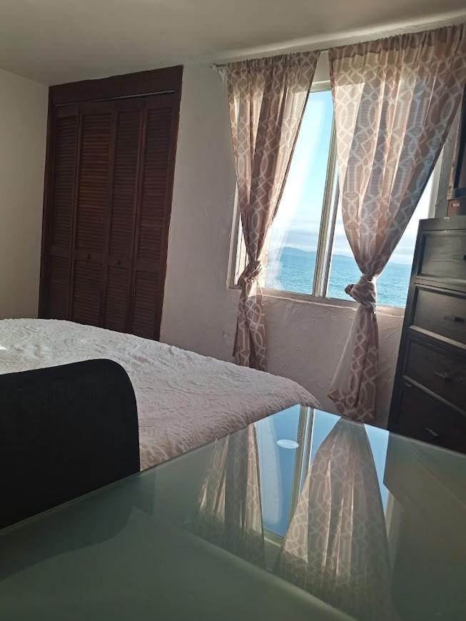 Recamara Frente Al Mar, Cama King, Tv, Wifi Homestay Tijuana