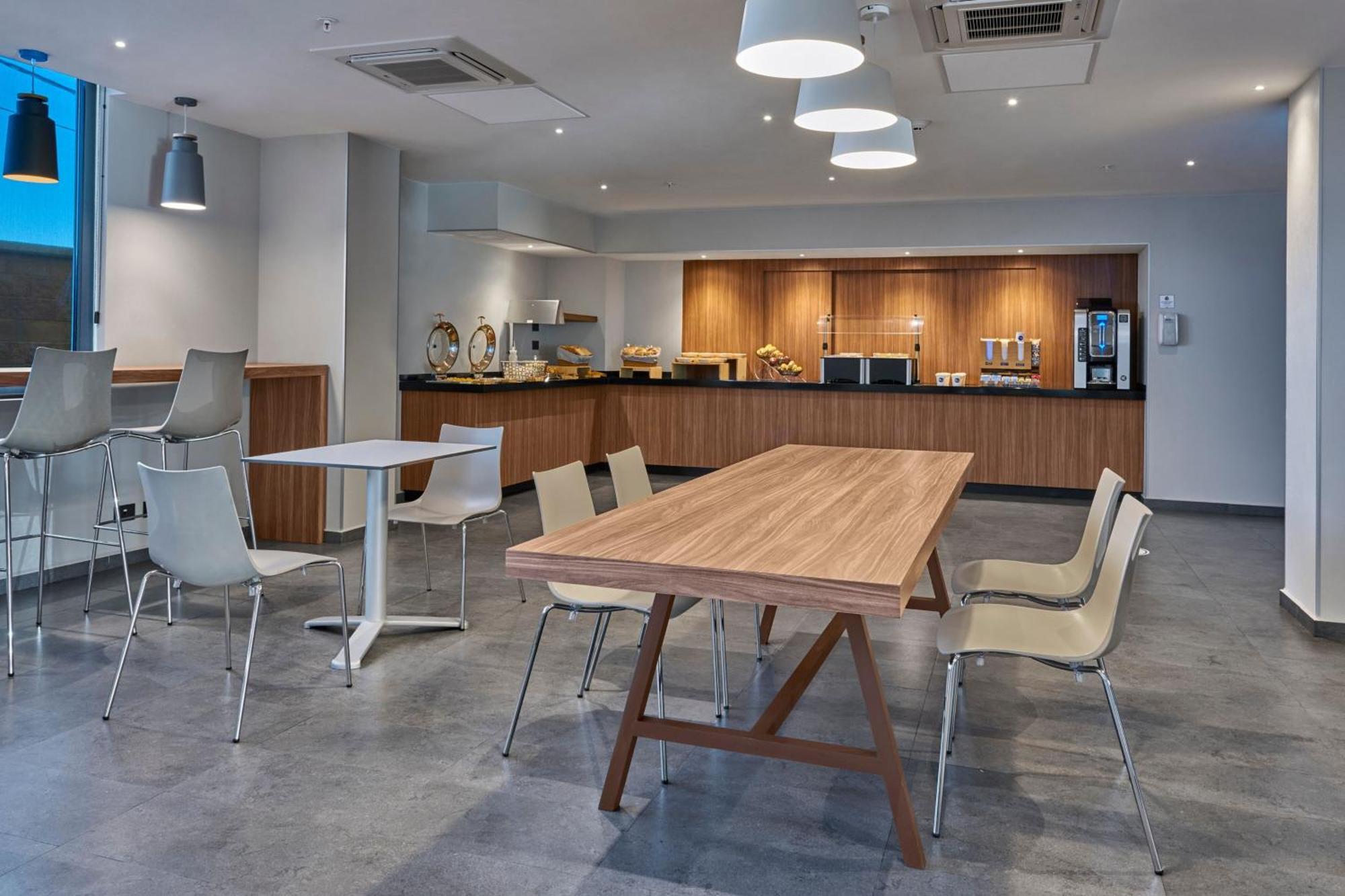 Hotel Express By Marriott Otay 4*