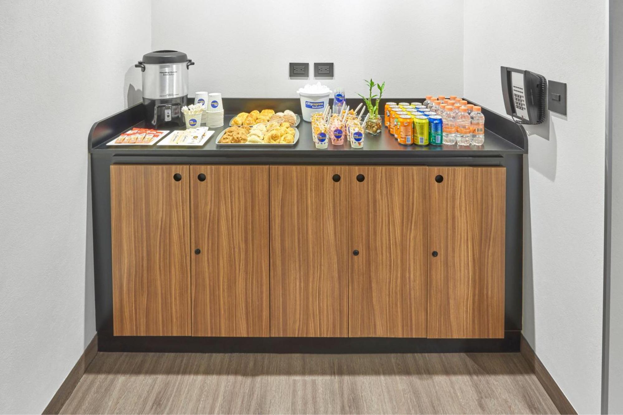 Express By Marriott Otay 4*
