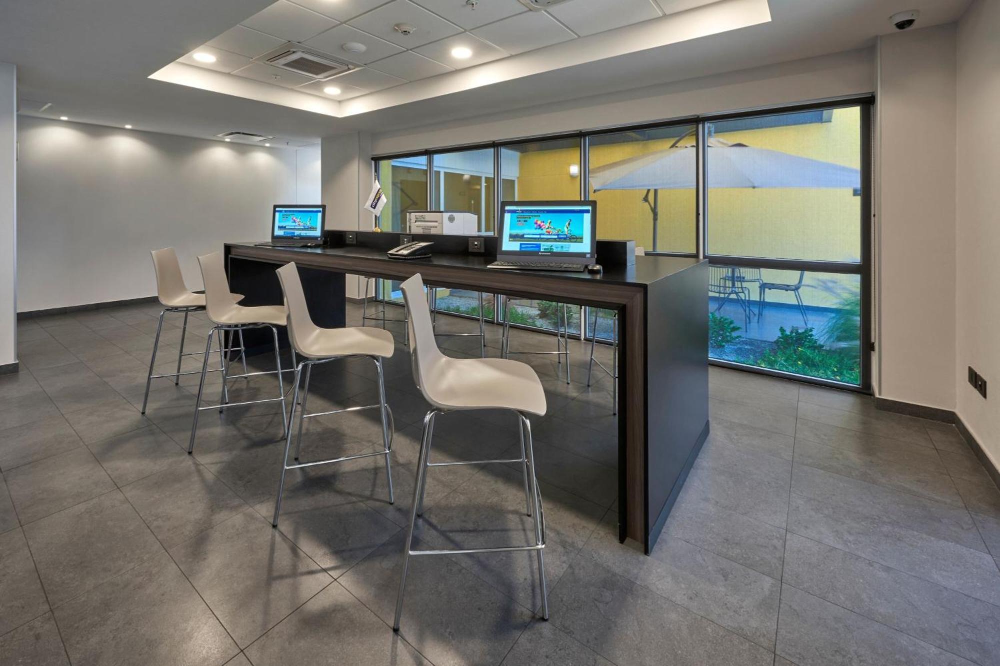 Hotel Express By Marriott Otay 4*