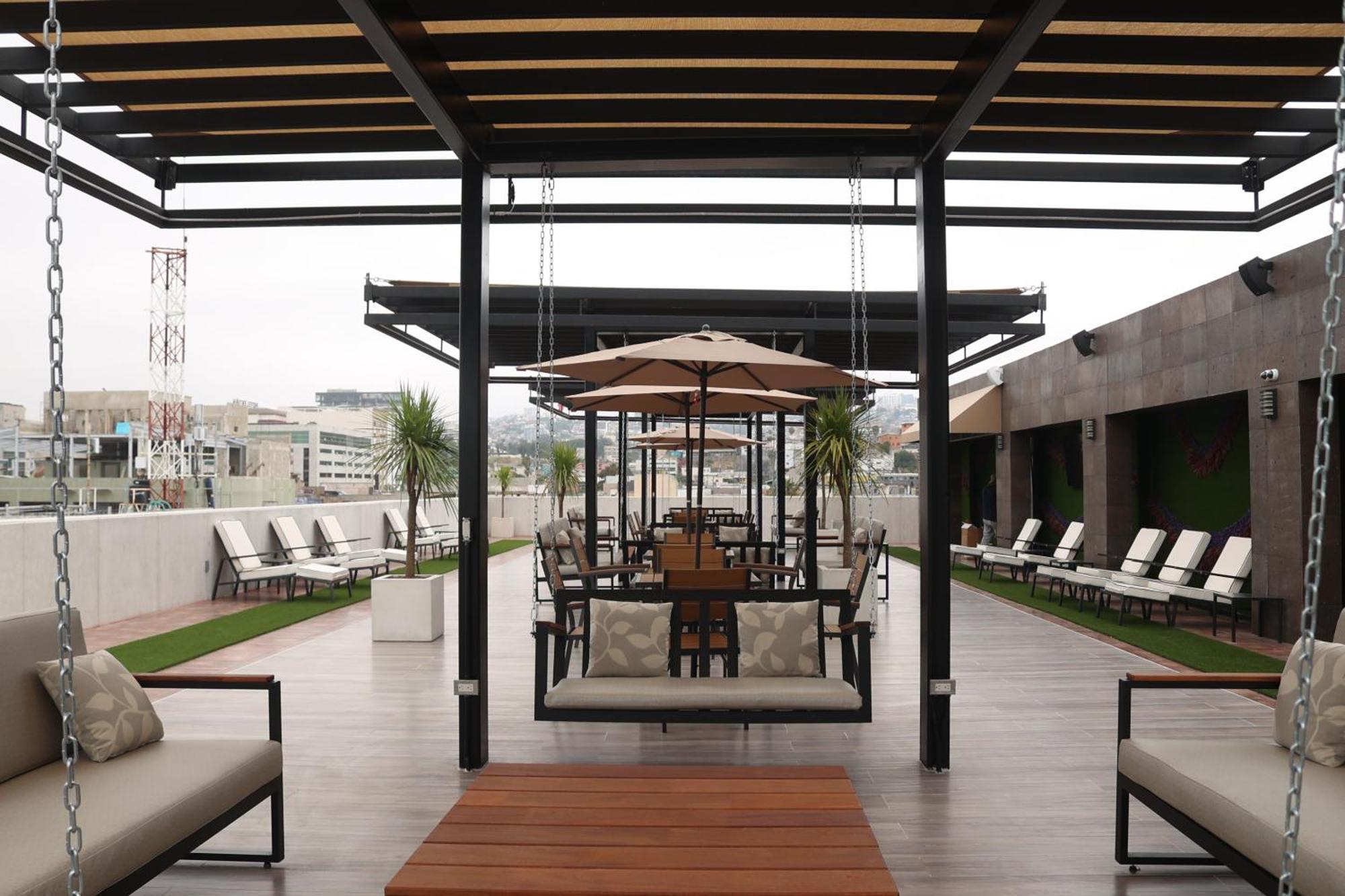 West Plaza 4*