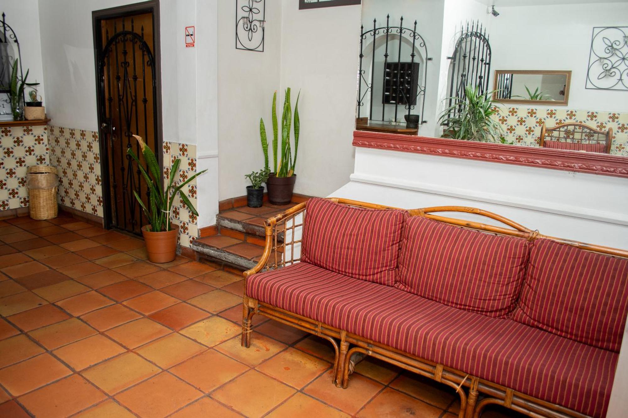 Colonial 3*