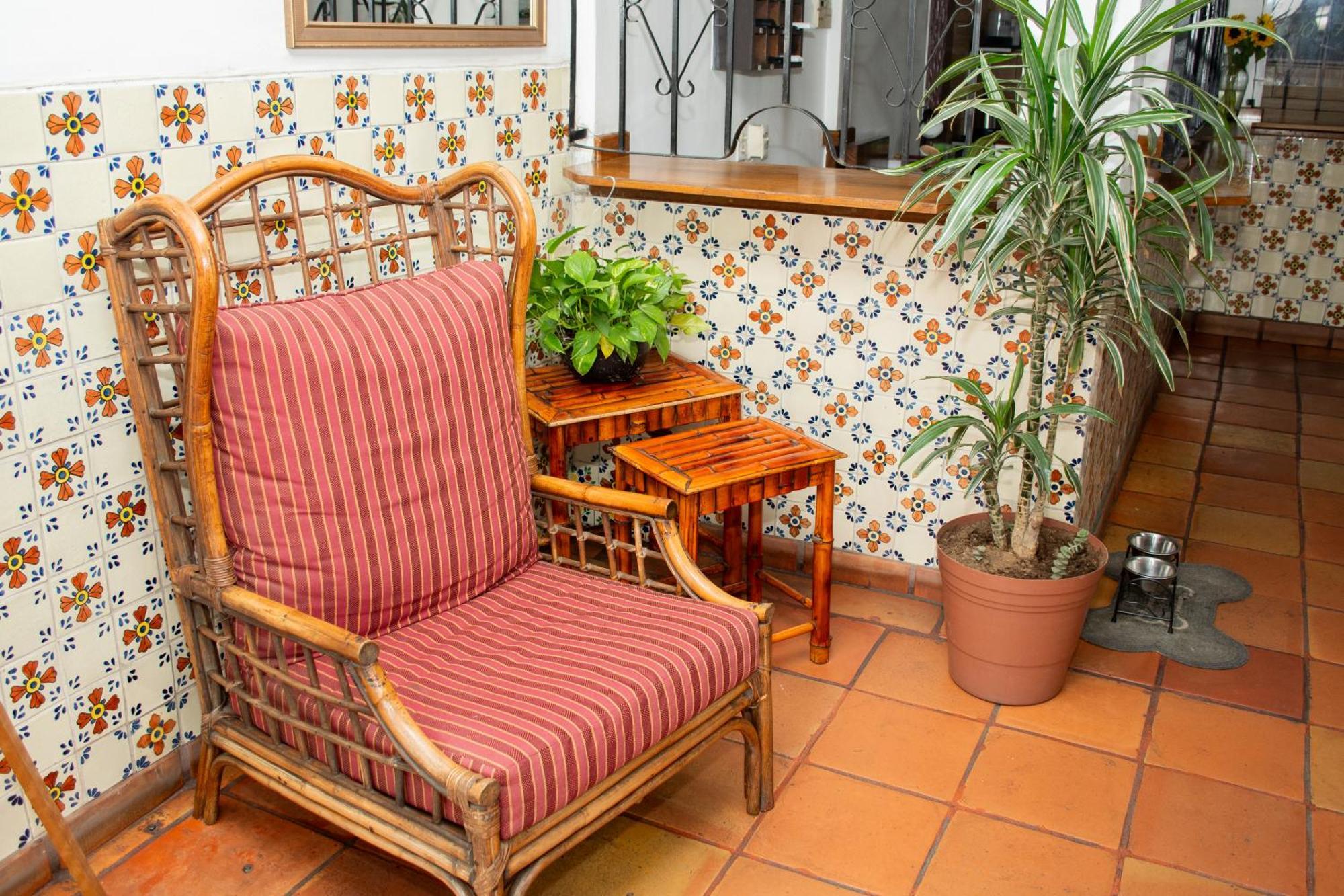 Colonial Hotel 3*
