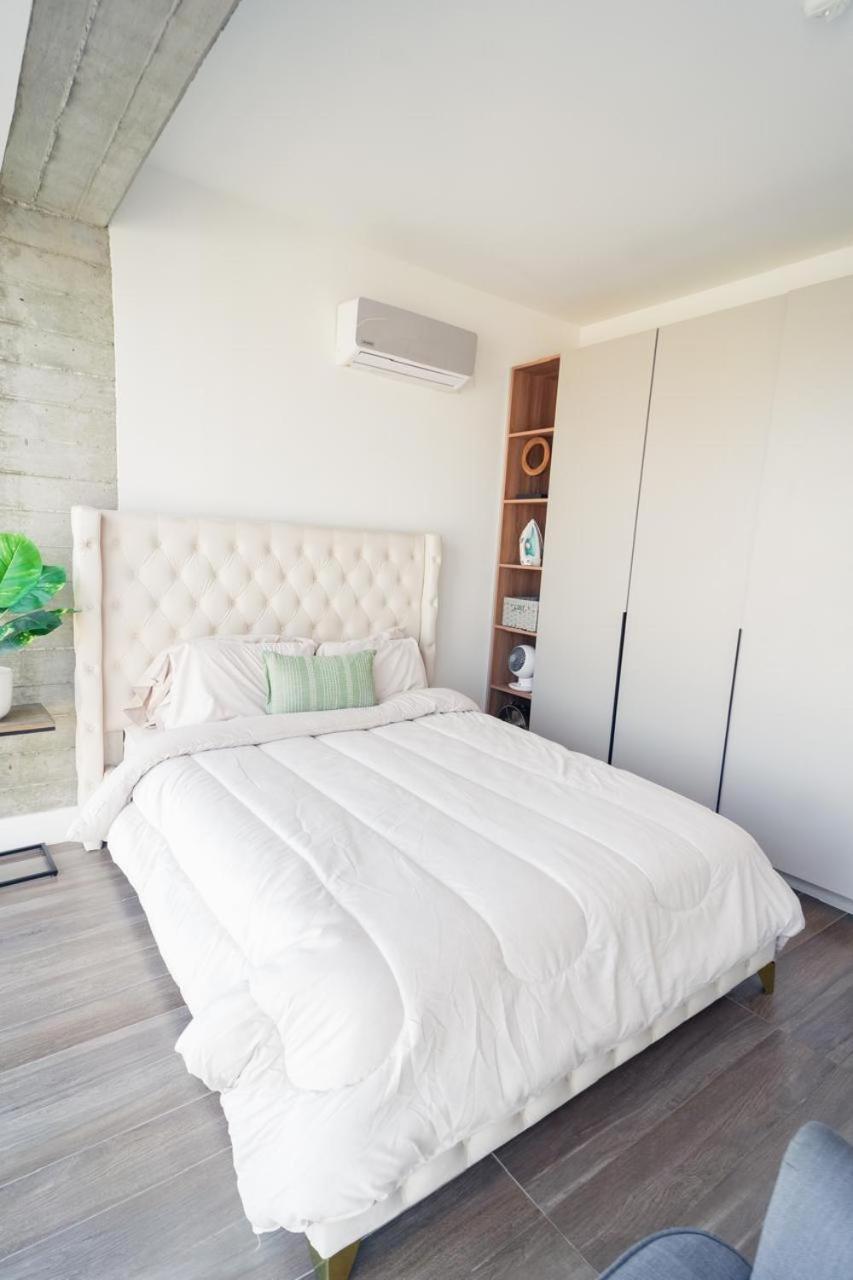 Centrally Located, Very Comfortable And Pleasant Apartamento