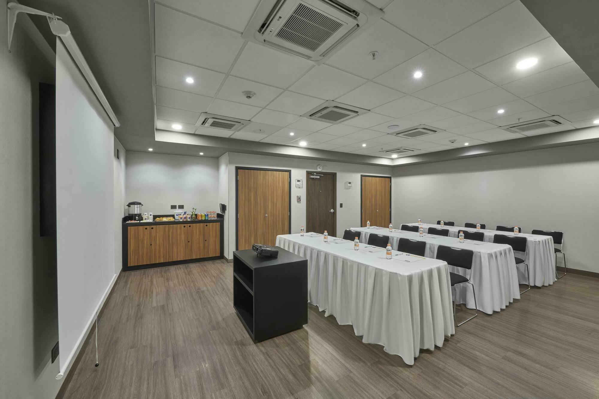 Hotel Express By Marriott 4*